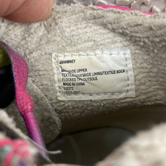 Steve Madden | Holographic high top sneakers 3.0 rainbow laces. - Picture 8 of 11